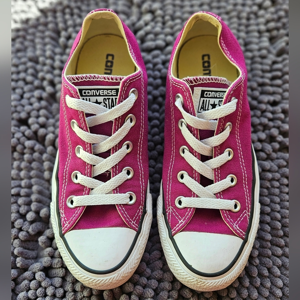 Converse Canvas Low Top Sneakers - Magenta